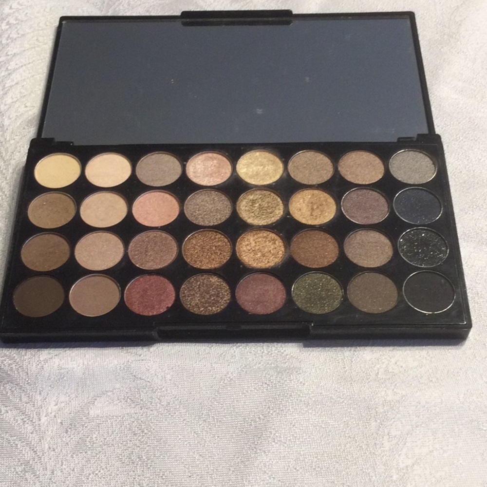 Makeup Revolution Ultra Eyeshadow Palette